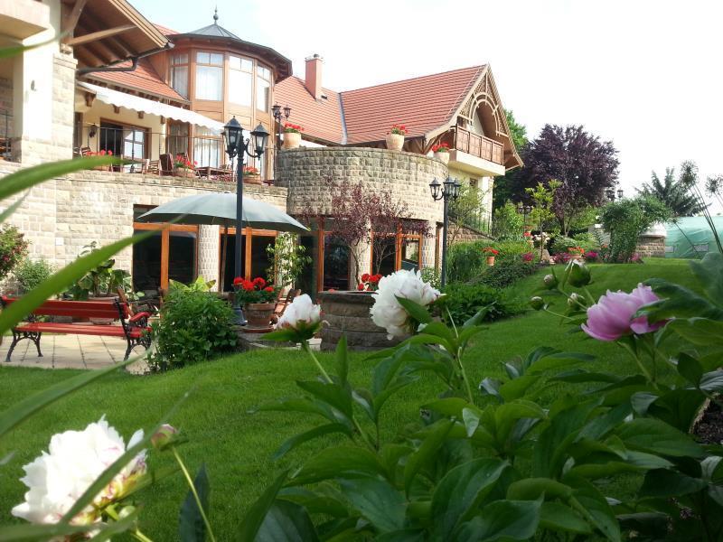 Palazzo Wellness Villa Eger Luaran gambar