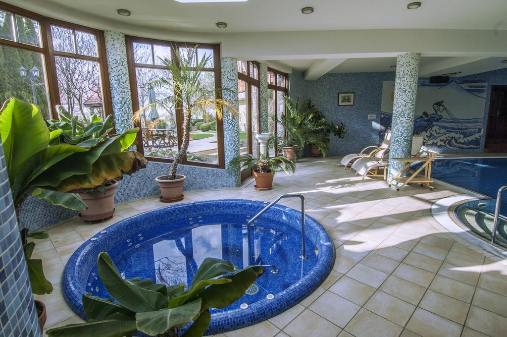 Palazzo Wellness Villa Eger Luaran gambar