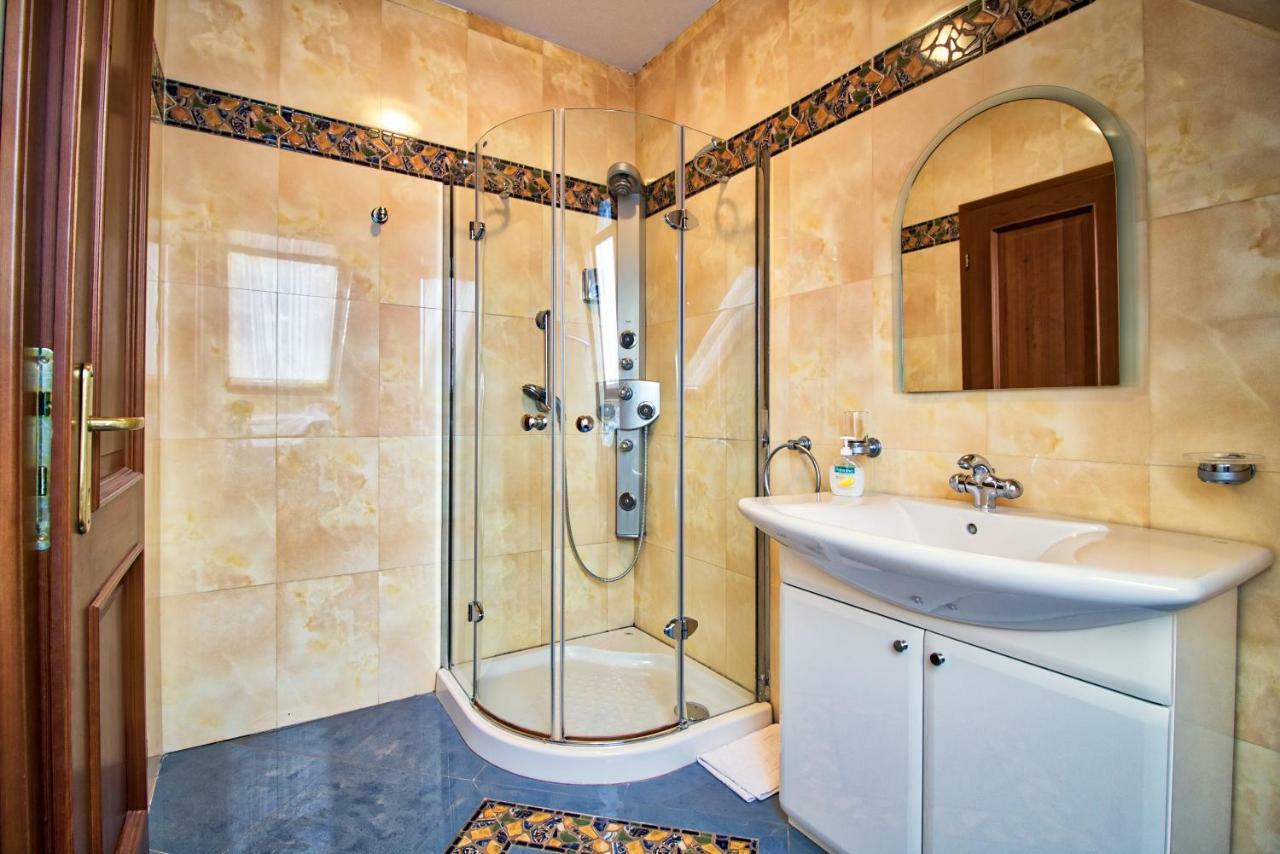 Palazzo Wellness Villa Eger Luaran gambar