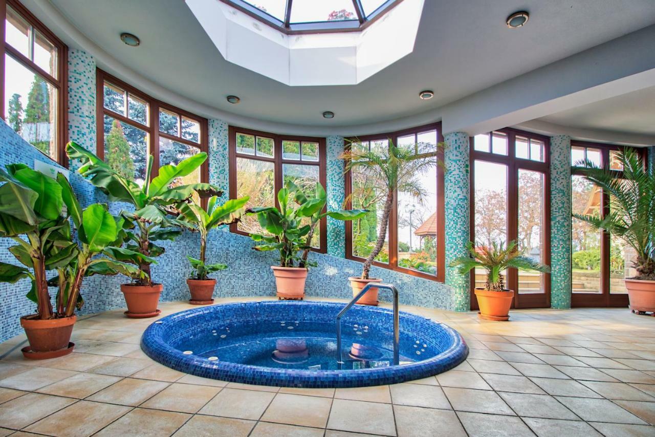 Palazzo Wellness Villa Eger Luaran gambar